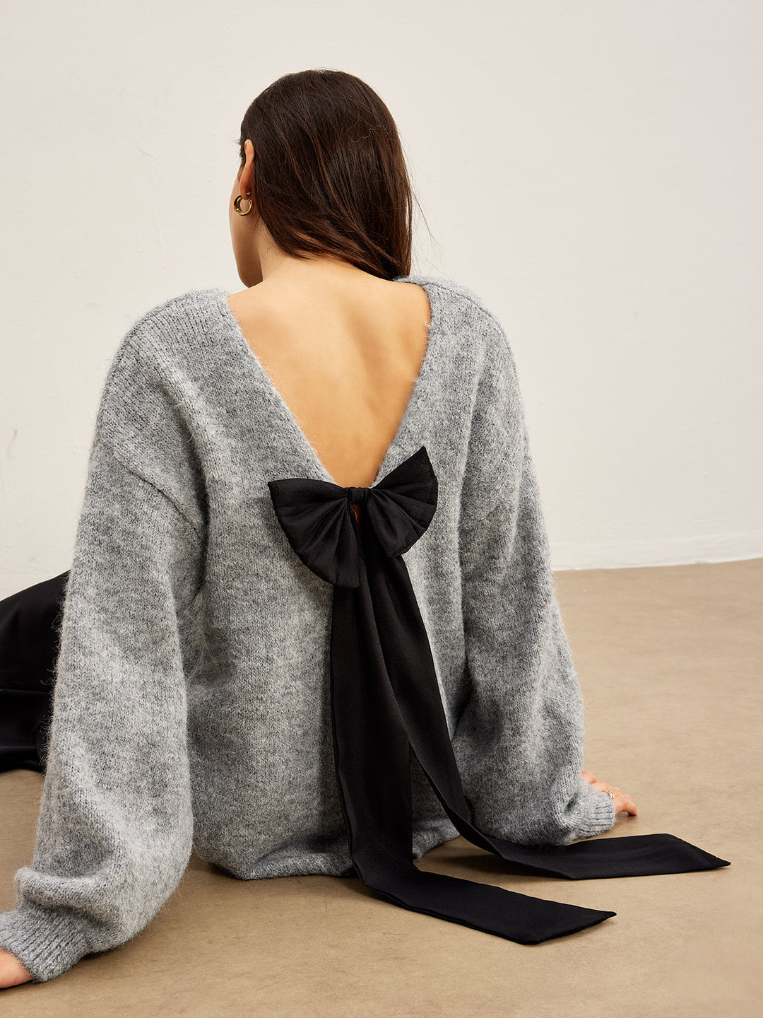 Sırtı Açık Fiyonklu Sweatshirt