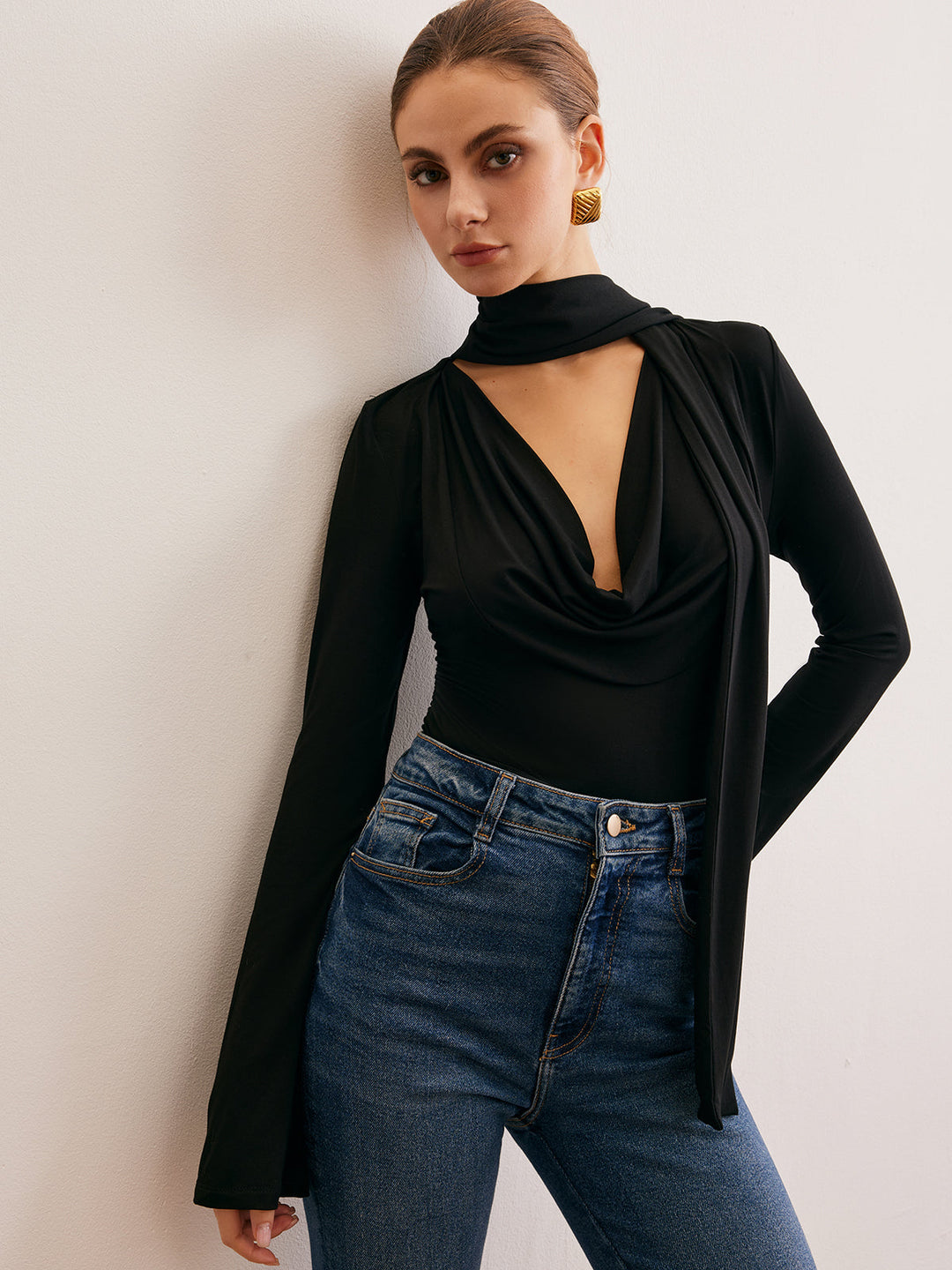 Kapşonlu Yaka Kurdeleli Tişört