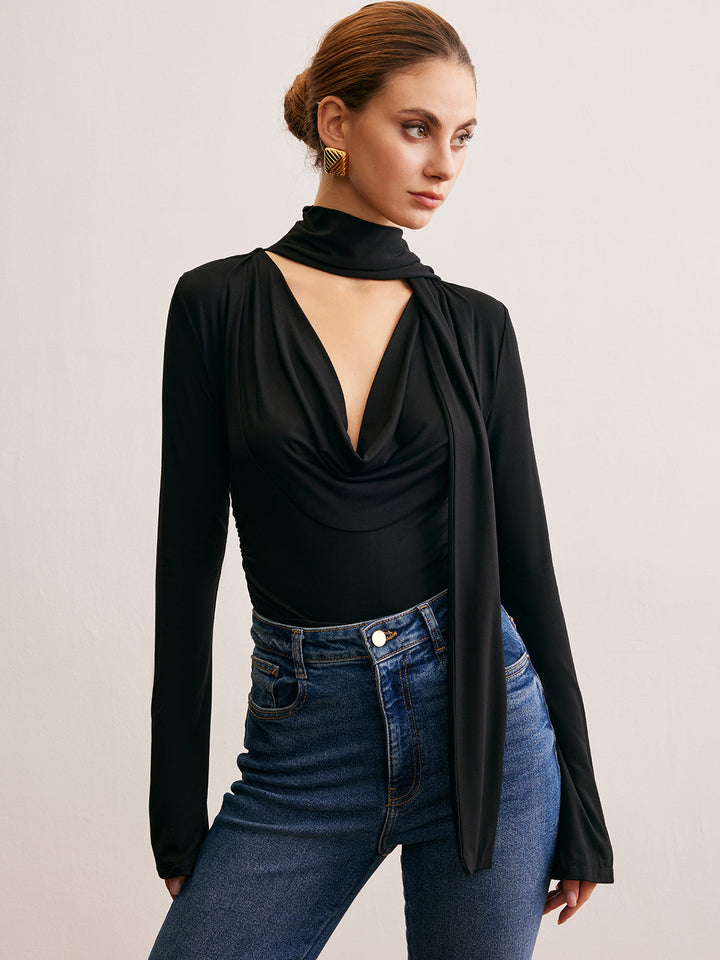 Kapşonlu Yaka Kurdeleli Tişört