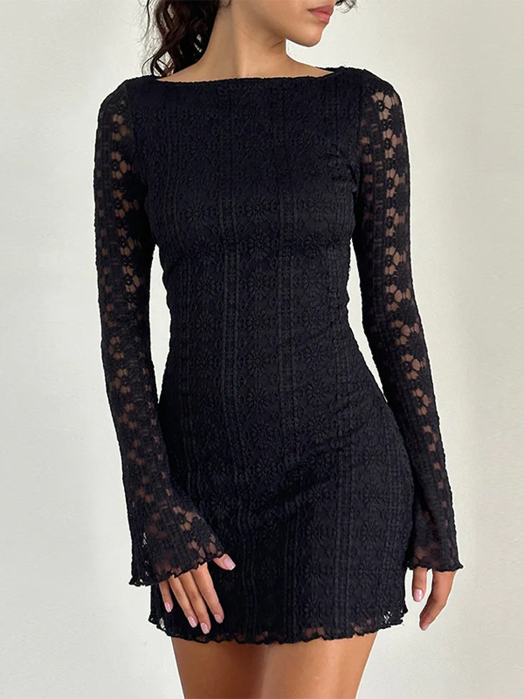 Dantel Detaylı Uzun Kollu Kısa Elbise