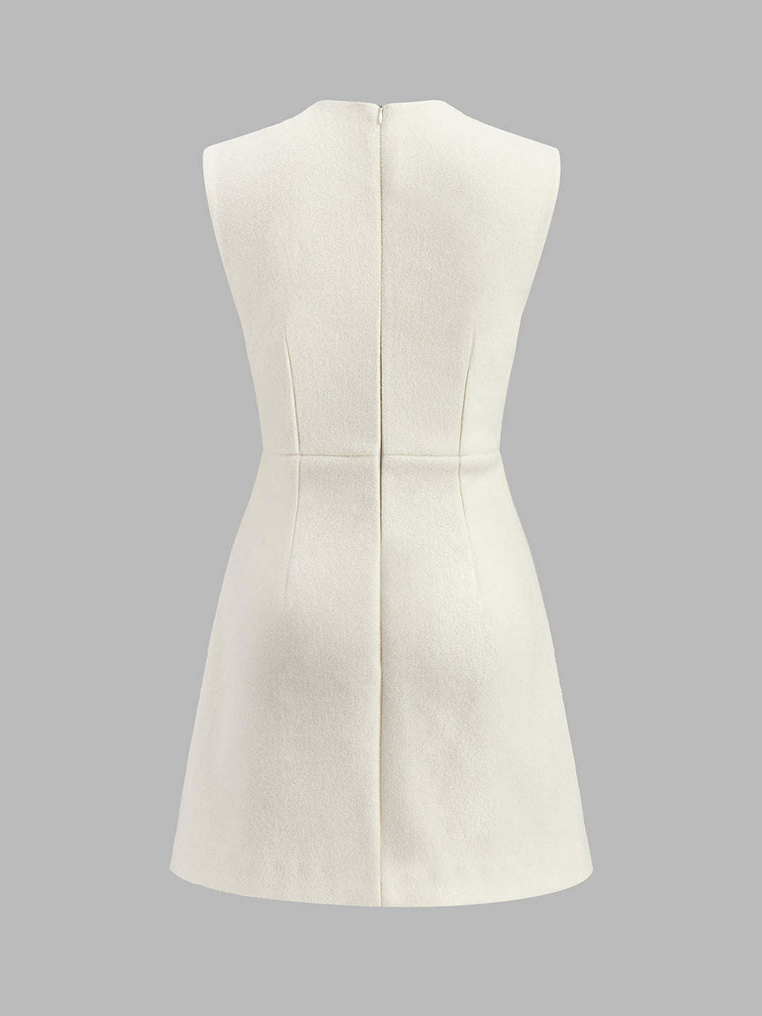 Pin-Detaylı Kolsuz Sıcak Elbise