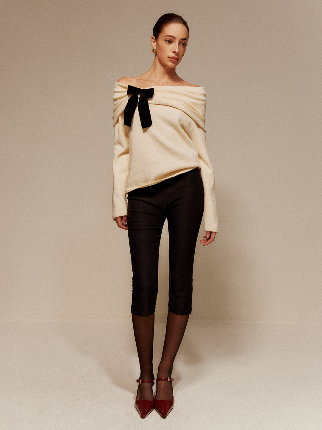 Kadife-Fiyonklu Omuz Açık Buruşuk Kazak