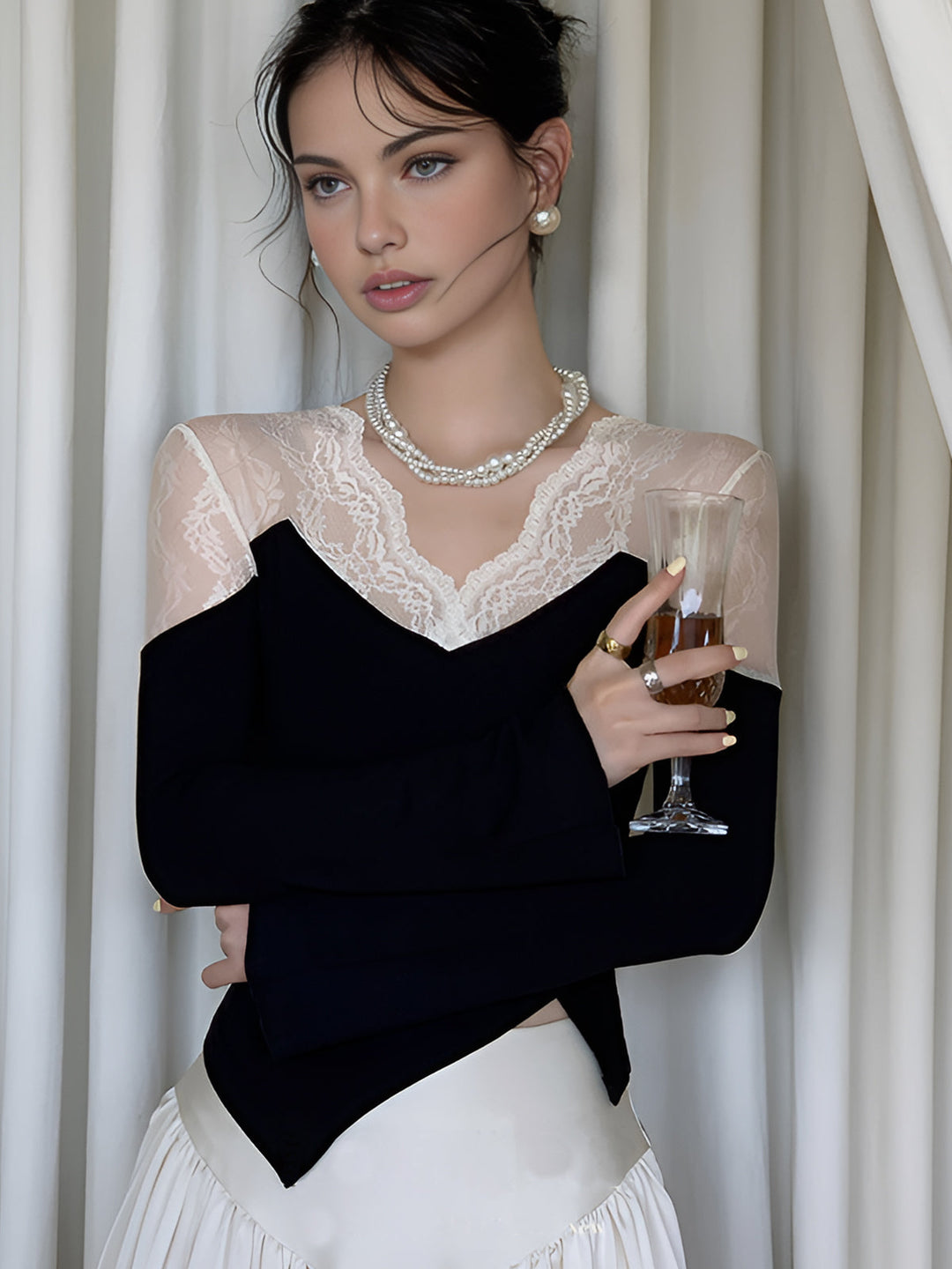 Zarif Dantel Panelli Şık Asimetrik Dar Bluz