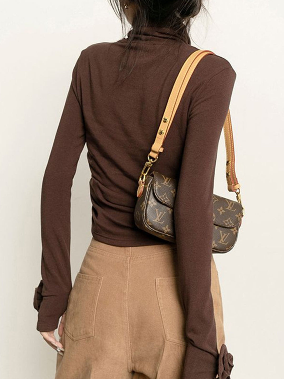 Pileli Turtleneck 3D Çiçekli Slim Tişört