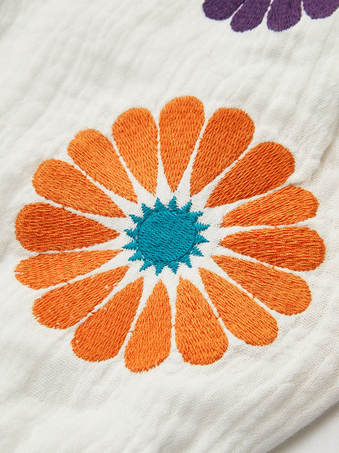 Yarı Şeffaf Nakışlı V Yaka Çiçekli Elbise