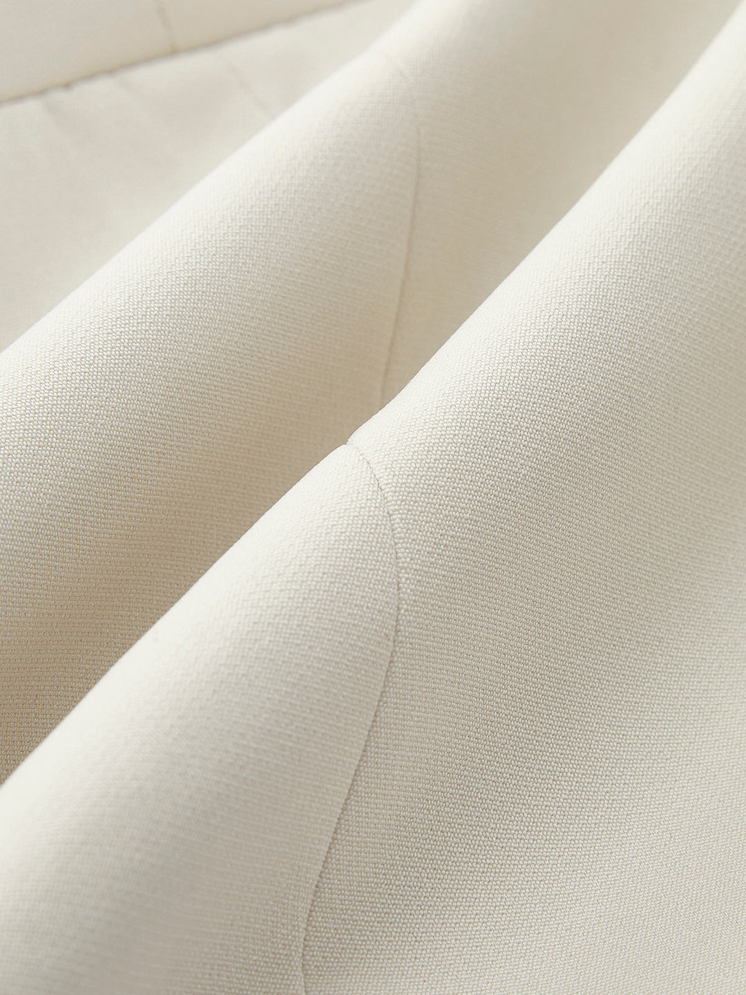 Şık Yuvarlak Yaka Blazer, Zarif Kamelya Düğmeleriyle