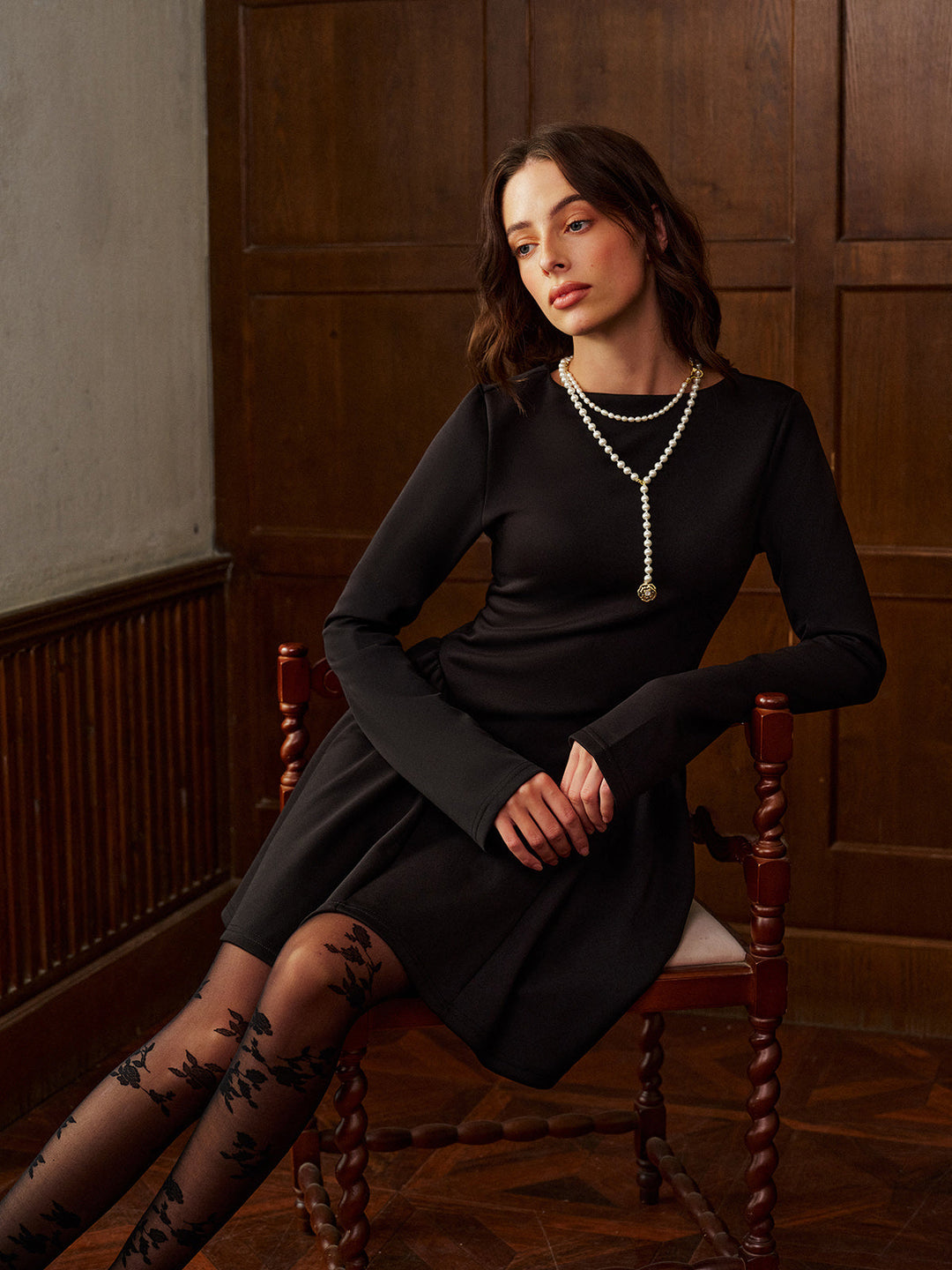 Düz Uzun Kollu Pileli Kısa Elbise