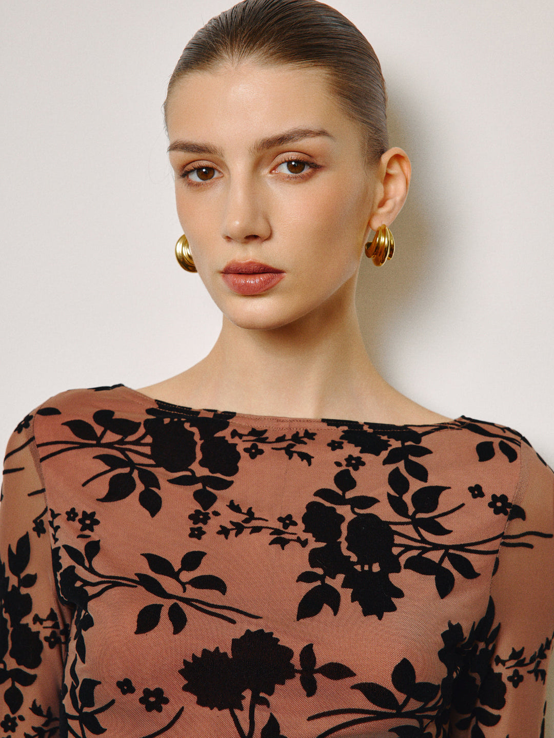 Yarı Şeffaf Flok Çiçekli Kısa Elbise