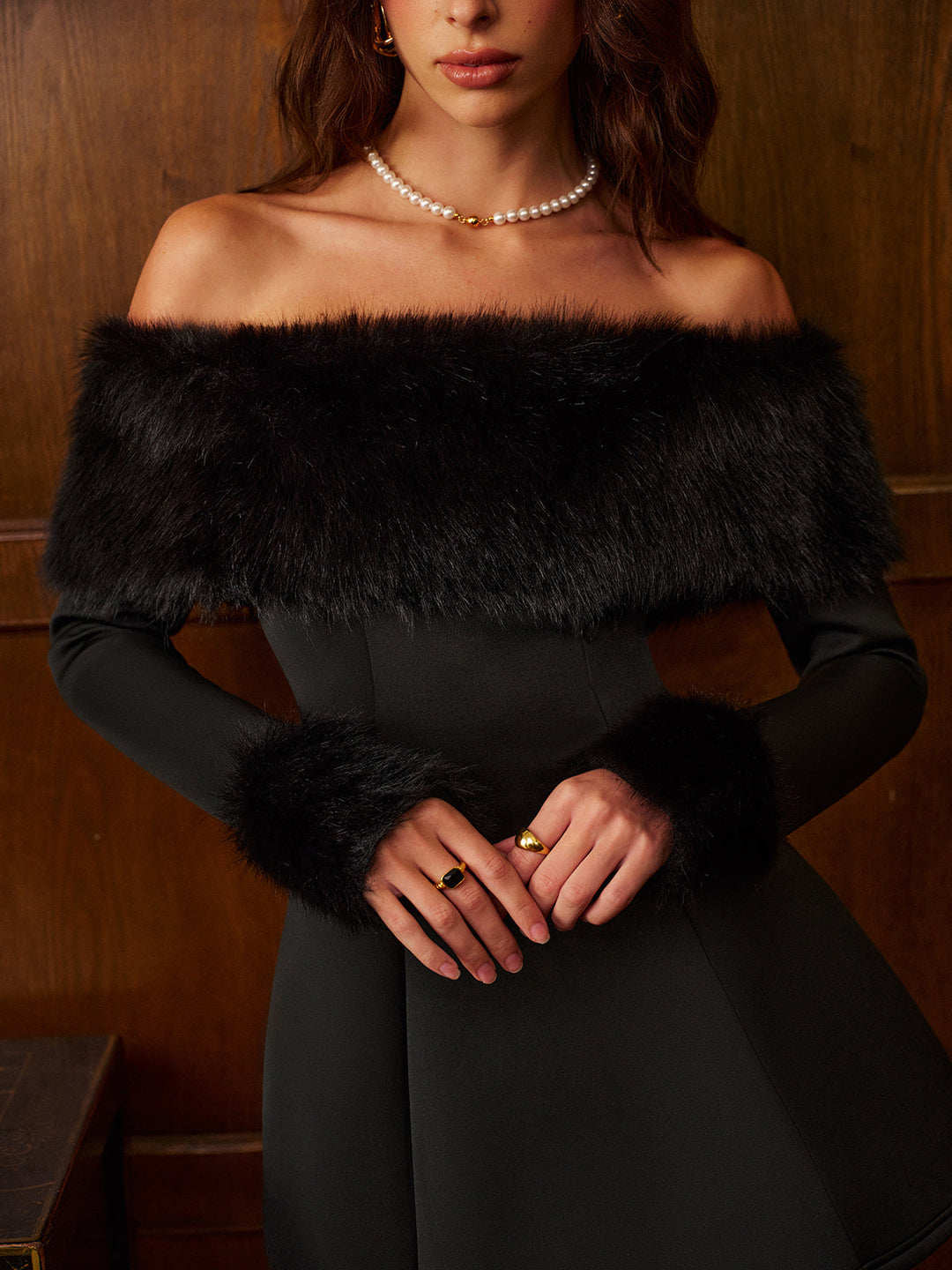 Omuz Açık suni Kürk Mini Elbise