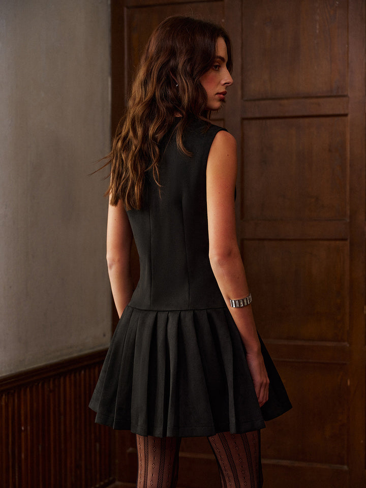 V Yaka Süet Pileli Tank Kısa Elbise