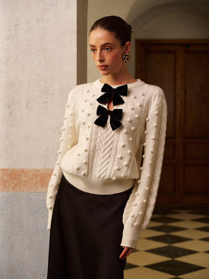 Önü Fiyonklu Örgü Top Dekorlu Kazak