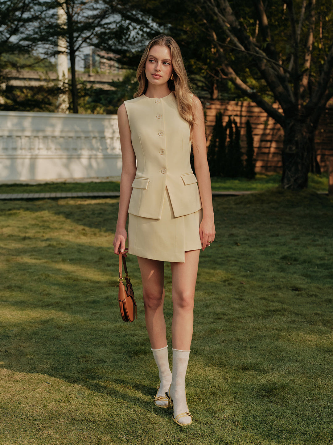 Şık Düğmeli Yırtmaçlı Yelek