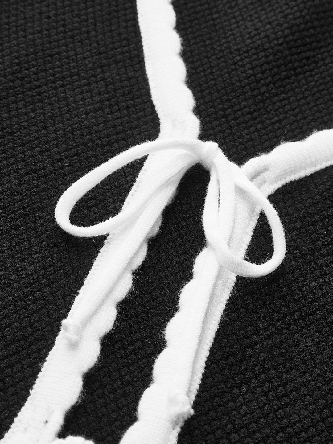 Taraklı Kenarlı Ön Bağcıklı Yelek