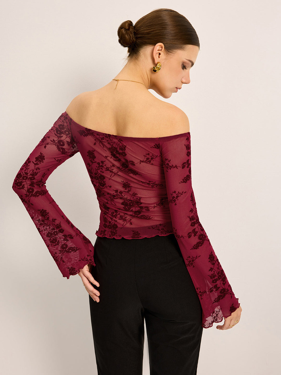 Omuz Açık Çiçek Desenli Yarı Şeffaf Tişört