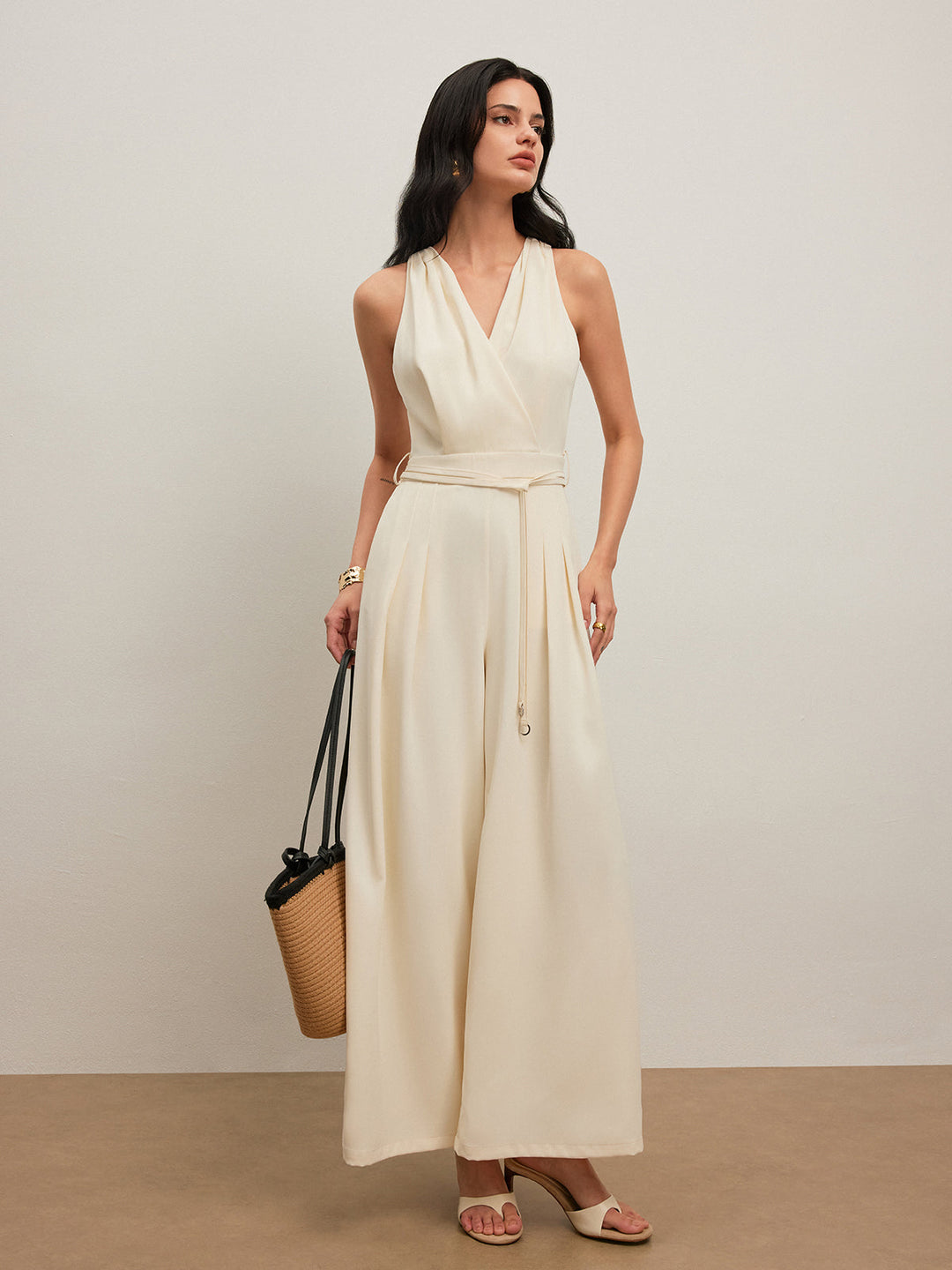 Belinde Kemerli Sırt Düğmeli Askılı Tulum