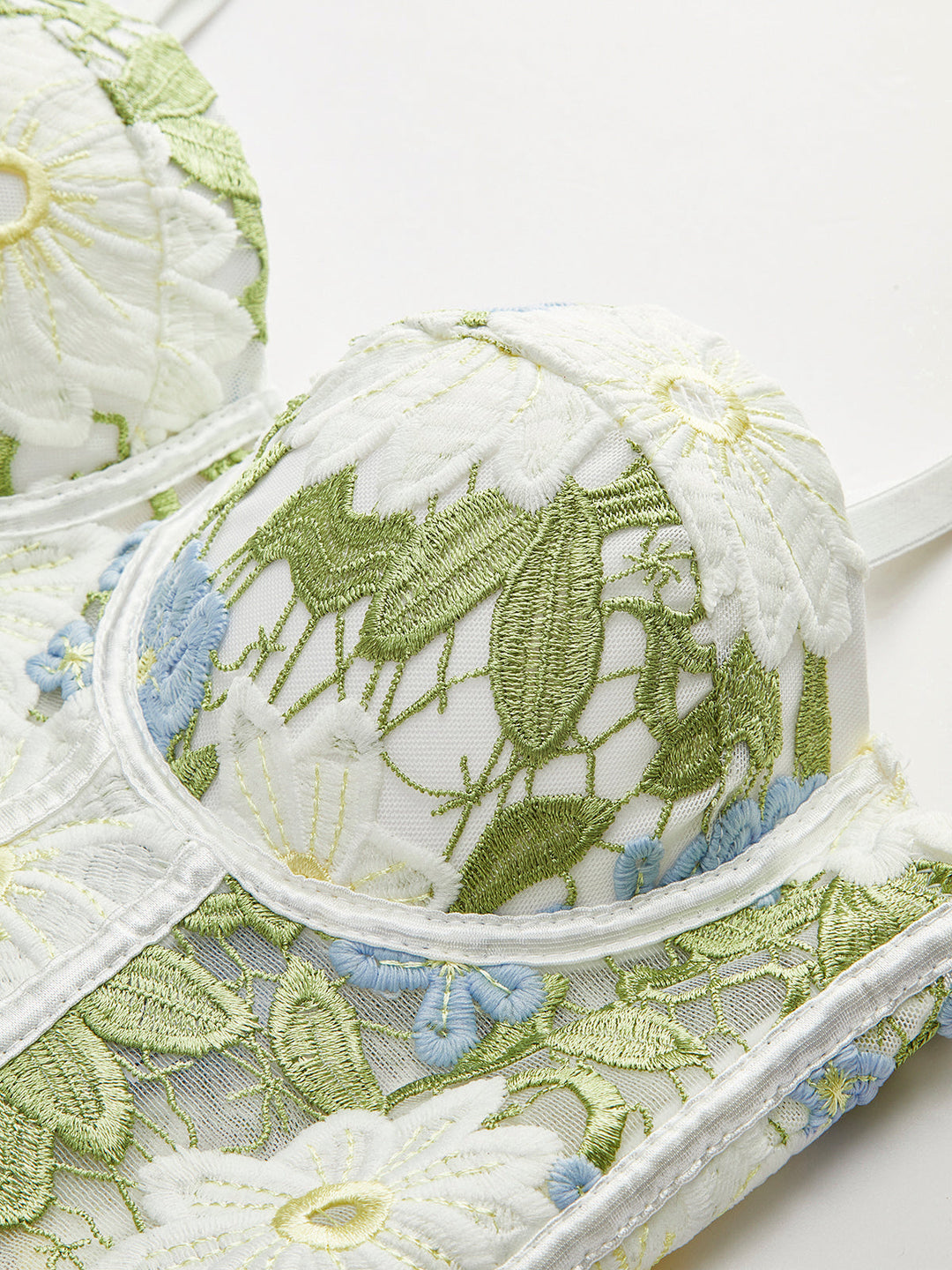 Nakışlı Dantel Kısa Üst