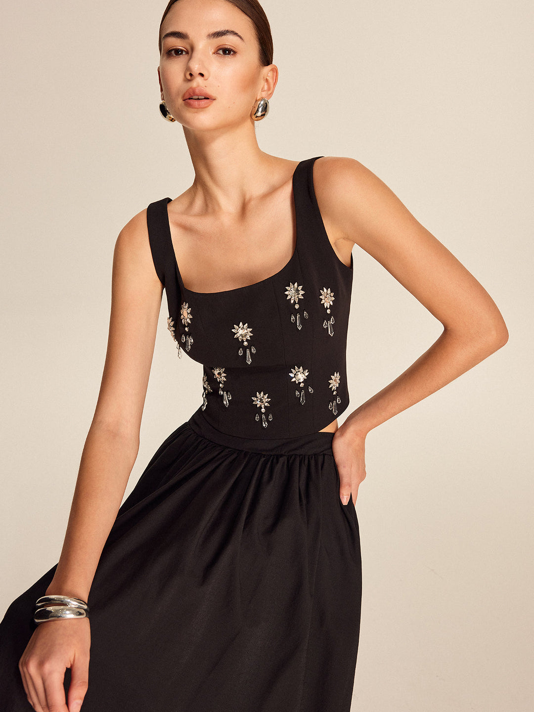 Çiçekli Kristal Sırt Fermuarlı Üst