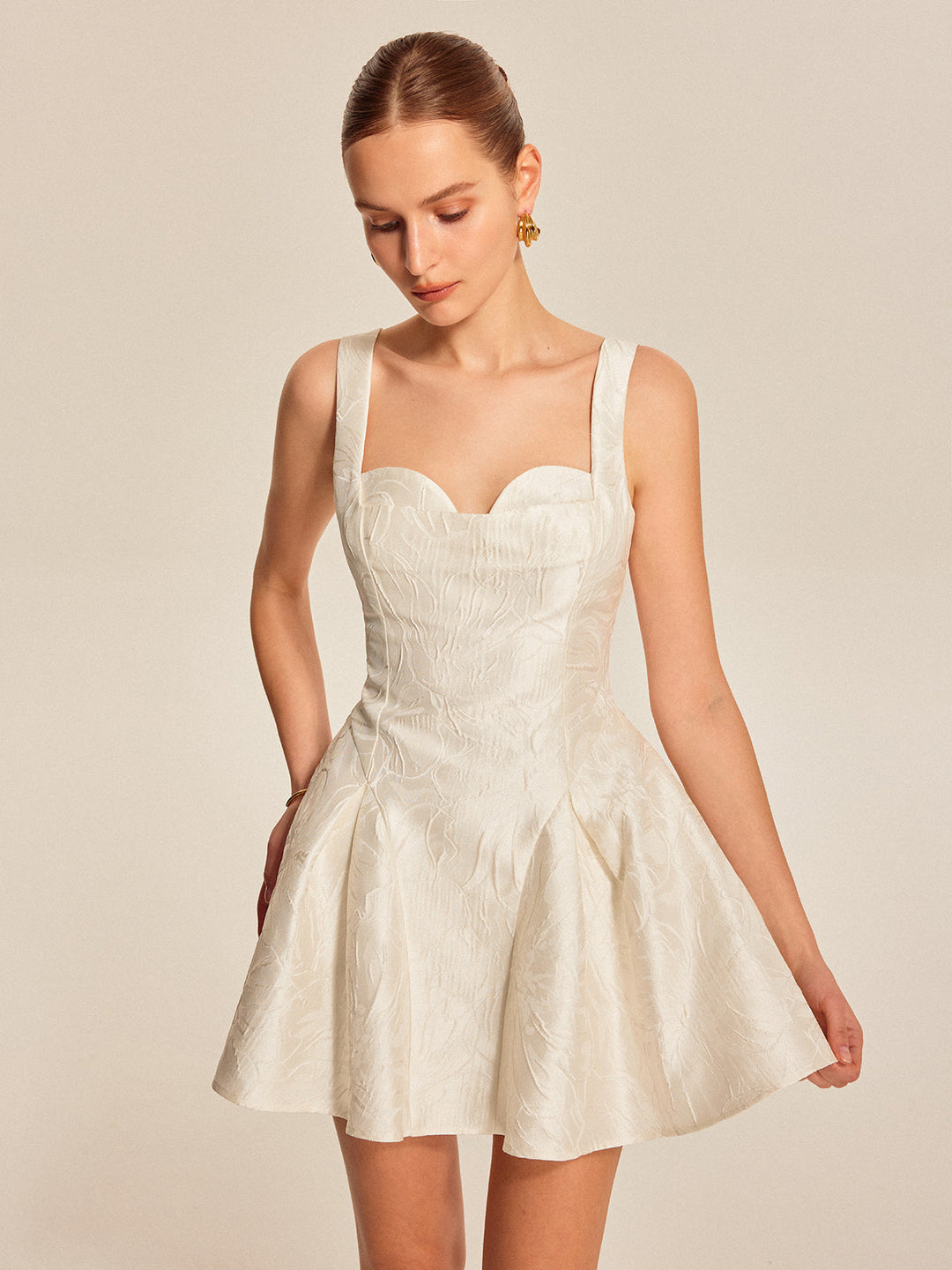 Kalp Yaka Kloş Elbise