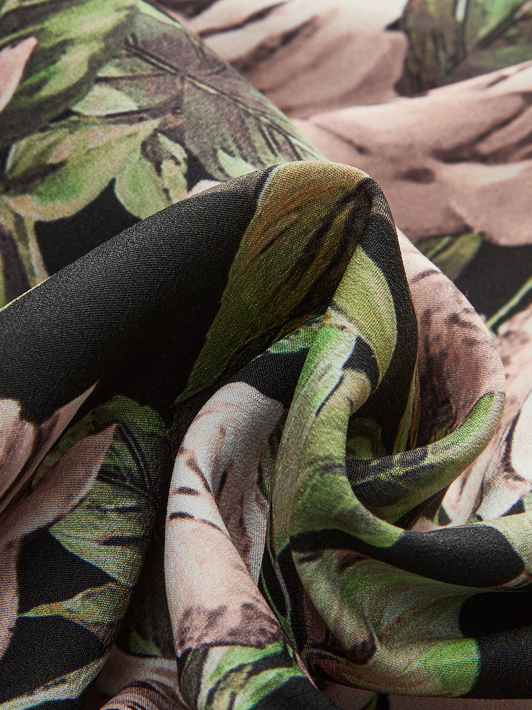 Çiçekli Dantel Kenarlı Kıvrımlı Elbise