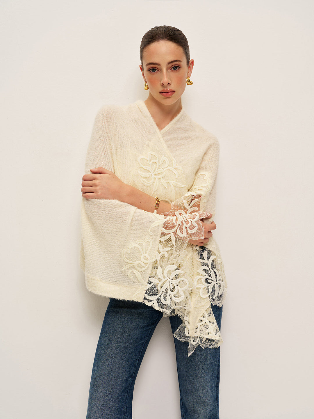 Çiçekli Dantel Kenarlı Şal