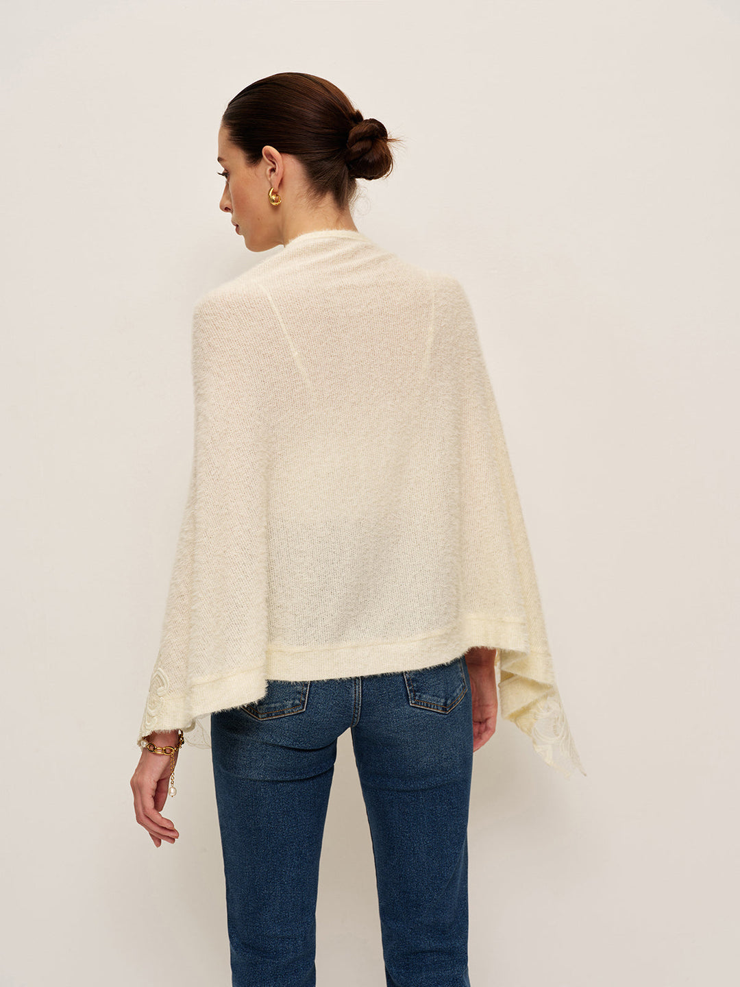 Çiçekli Dantel Kenarlı Şal