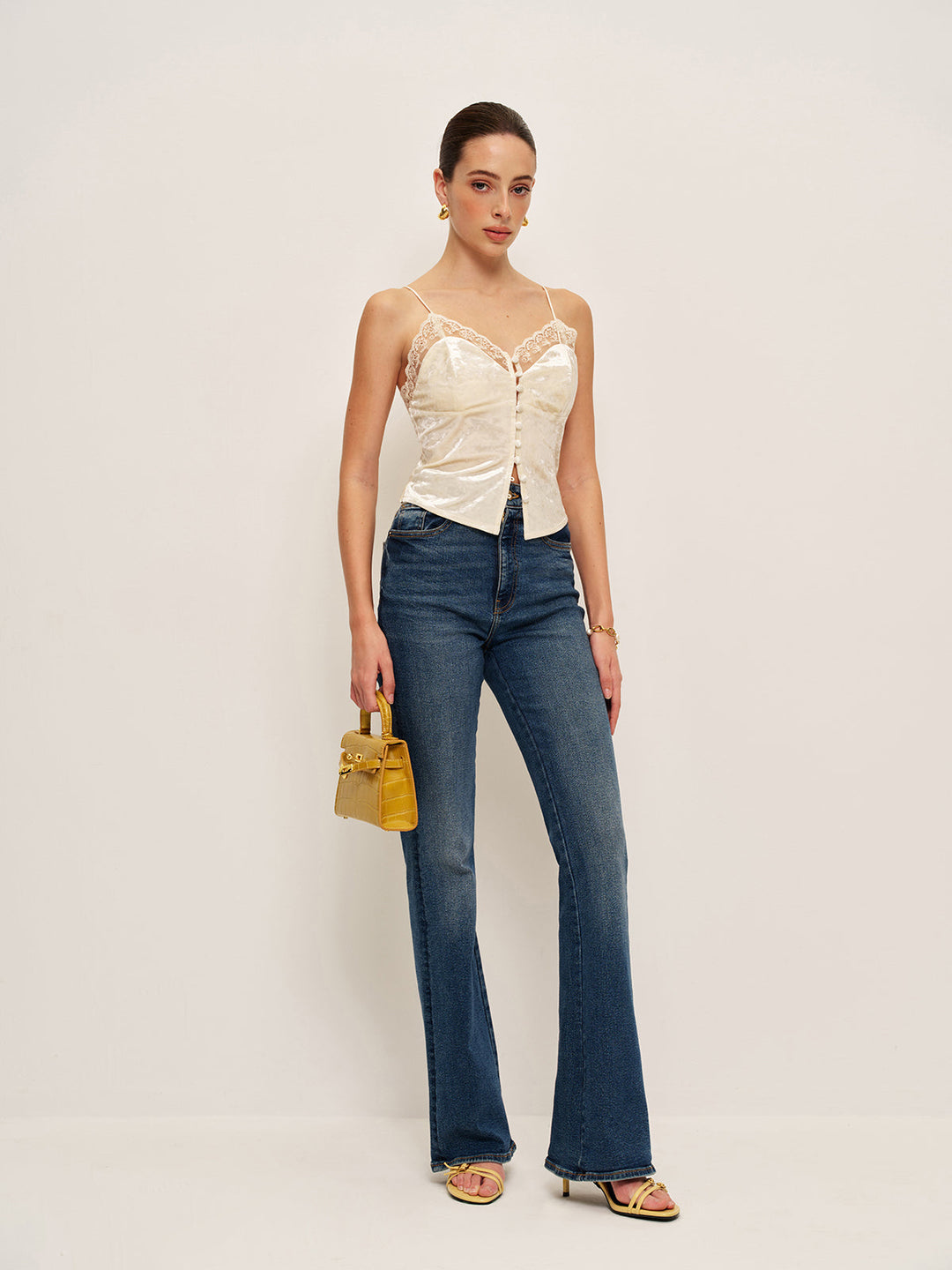 Dantel Detaylı Kadife Askılı Üst