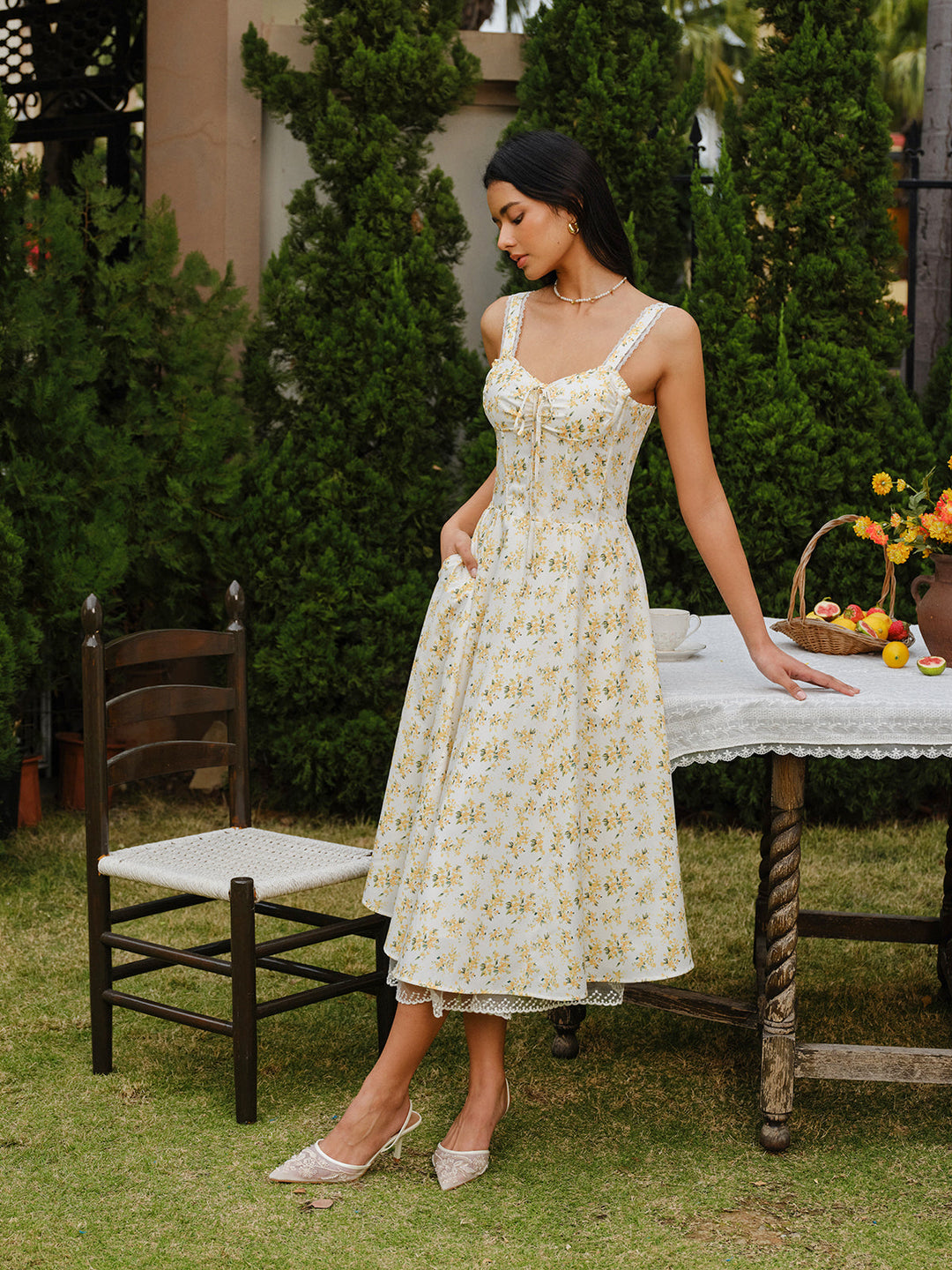 Çiçekli Dantel-Önden Bağlamalı Elbise