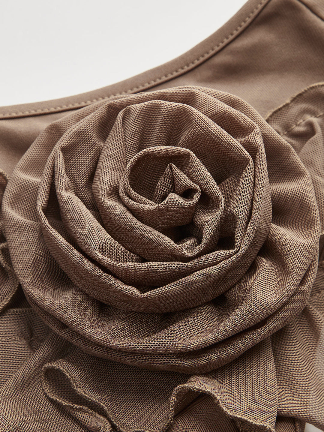 Tek Omuzlu Fırfırlı Rozet Detaylı Üst