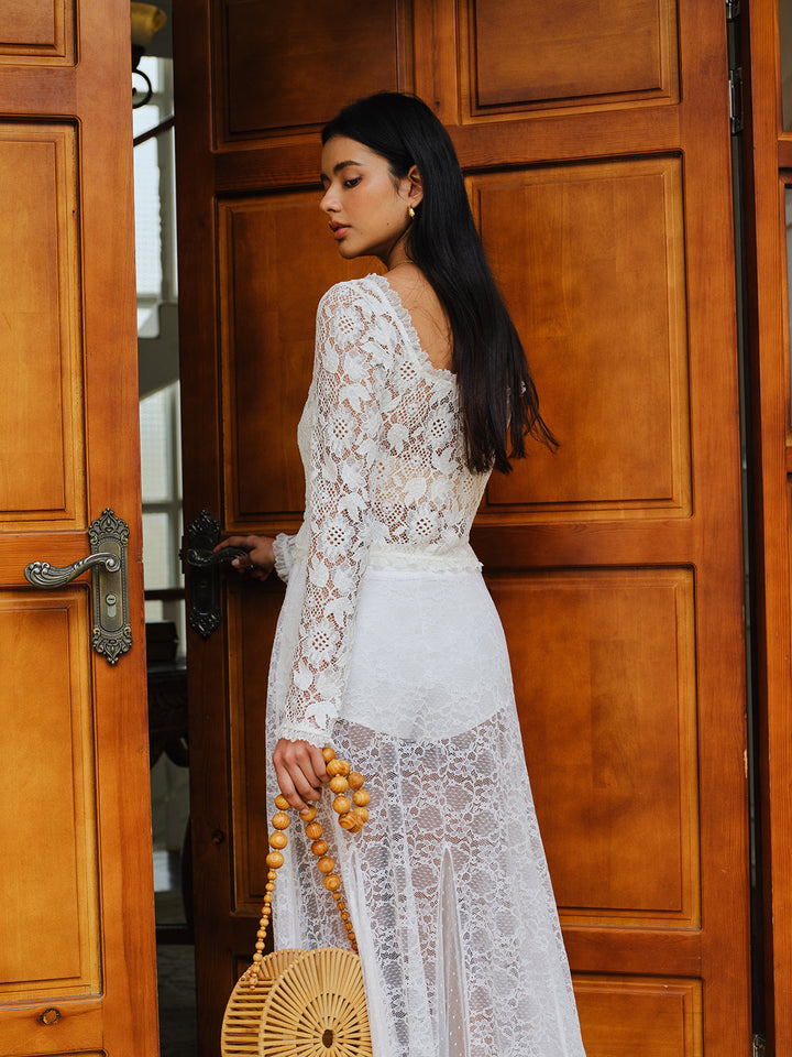 Yarı Şeffaf Dantelli Fırfırlı Kenar Düğmeli Kısa Üst