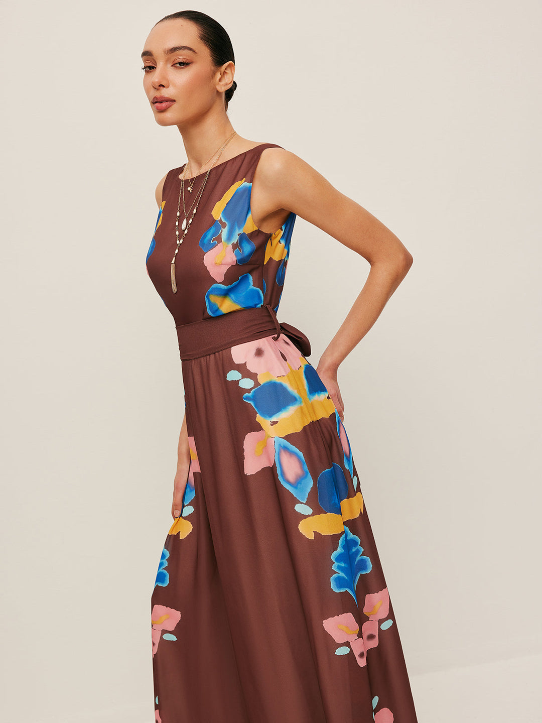 V-Sırt Fiyonk Detaylı Baskılı Elbise