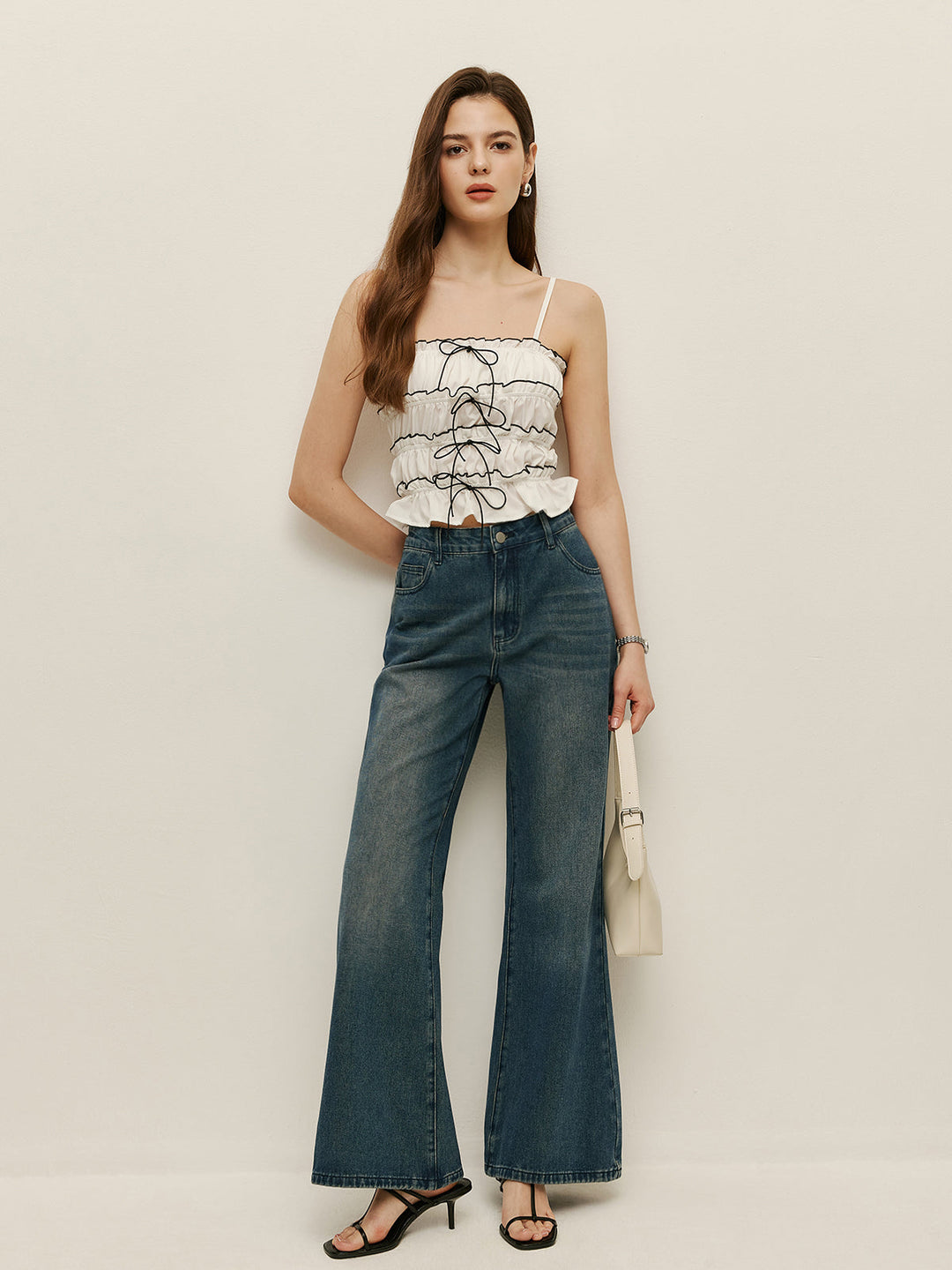 Dantelli Kontrast Şeritli Bağcıklı Cami