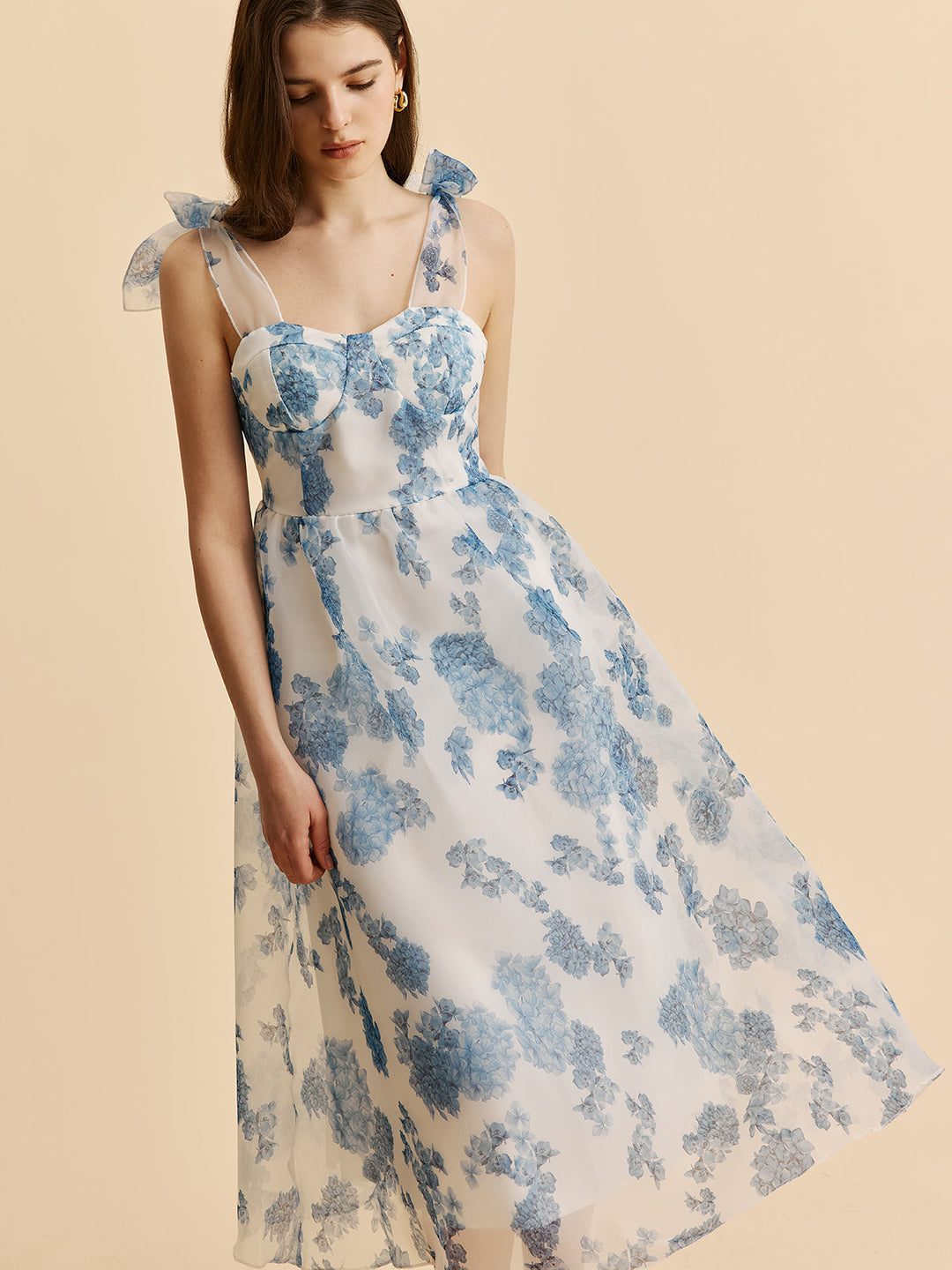 Çiçekli Fiyonk Askılı Elbise