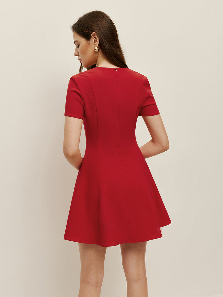 Fiyonk Detaylı V Yaka Elbise