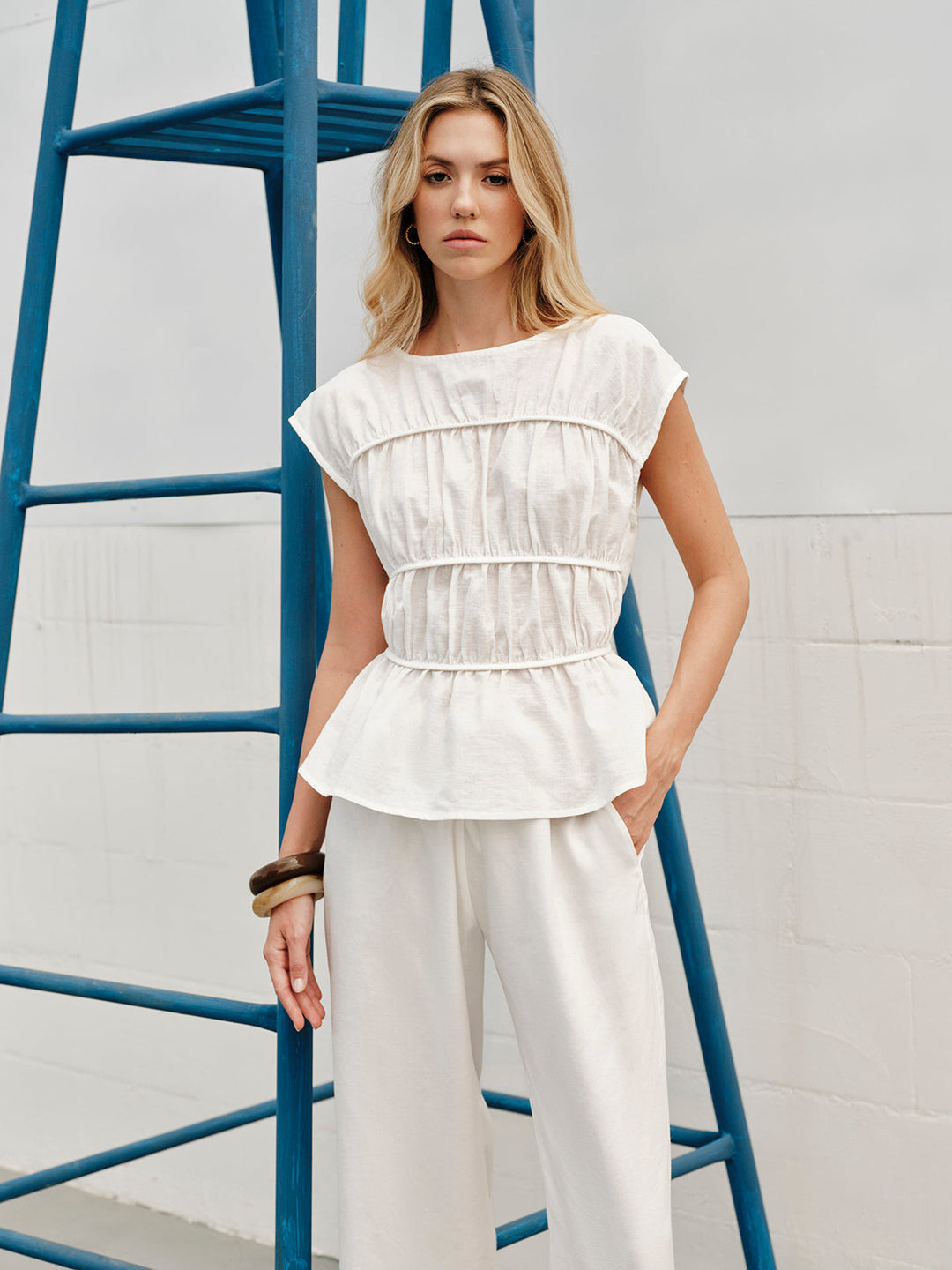 Yarı Şeffaf Yuvarlak Yaka Keten Bluz