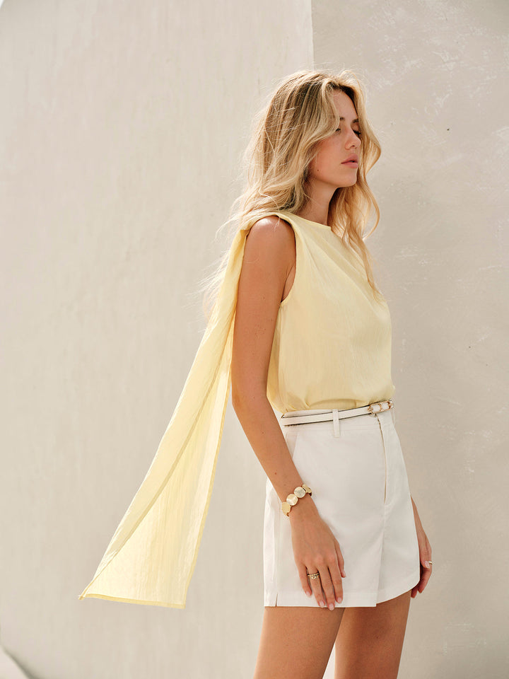 Yarı Şeffaf Kapşonlu Yaka Kuşaklı Sırt Bluz