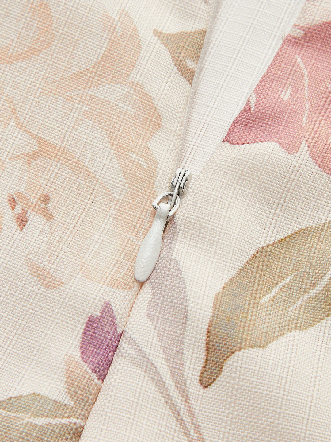 Romantik Çiçekli A Kesim V Yaka Askılı Elbise