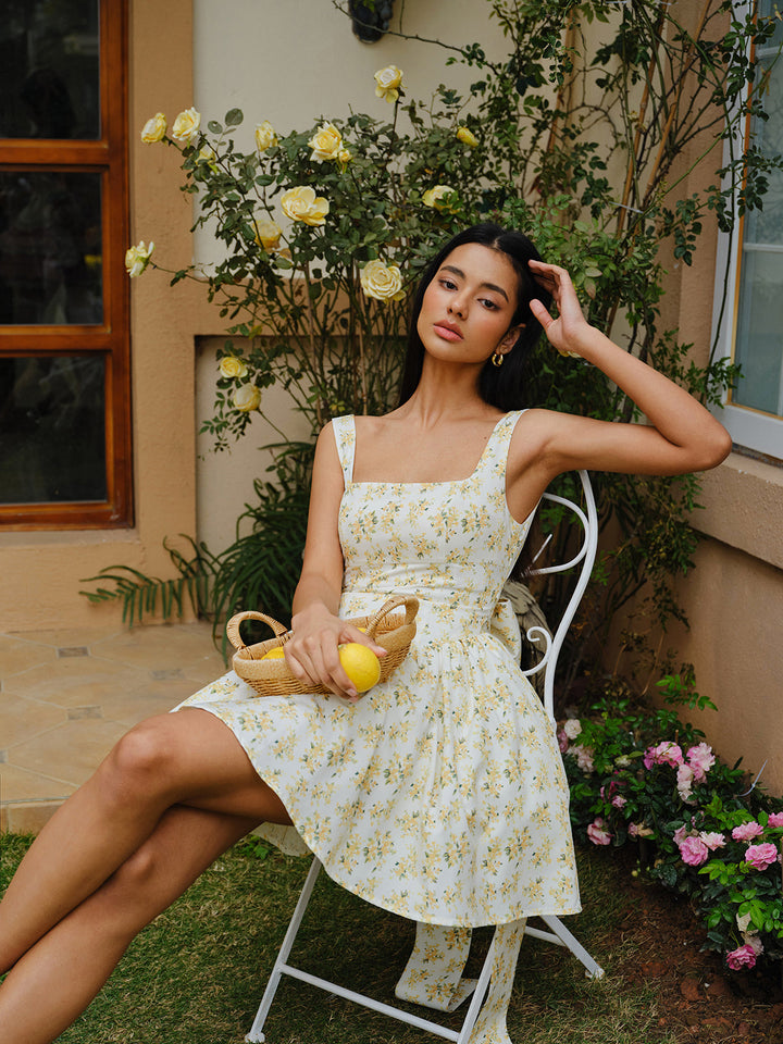 Çiçek Desenli Sırtı Fiyonklu Elbise