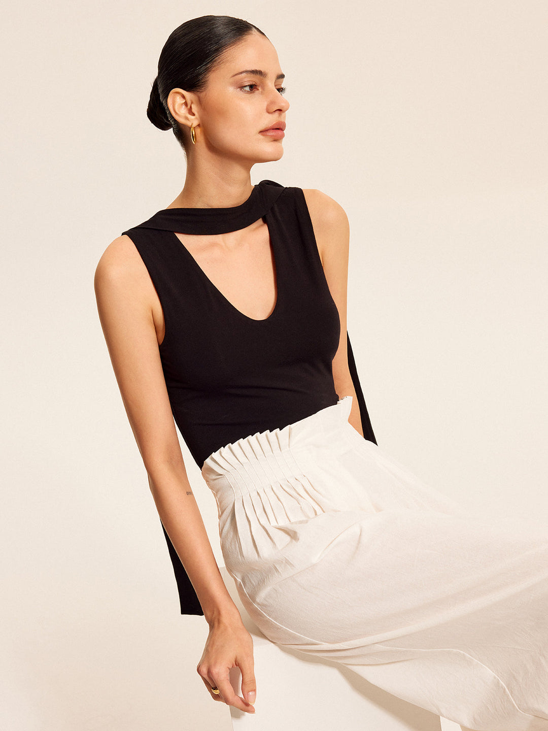 V Yakalı Üst Ve Eşarp Tarzı Boyun Bağı