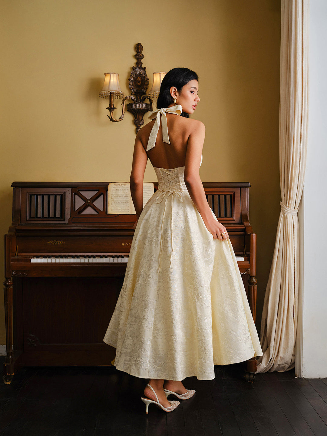 Vintage Halter Bağcıklı Sırt Elbisesi