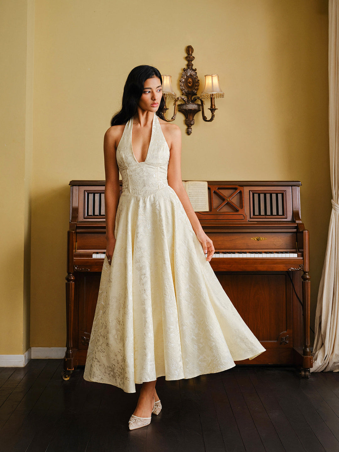 Vintage Halter Bağcıklı Sırt Elbisesi