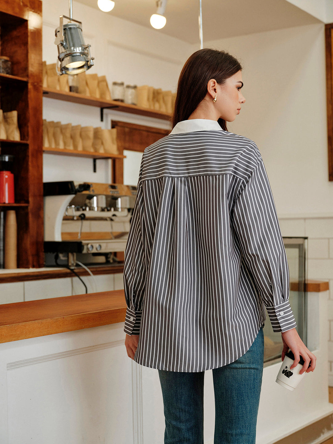 Çizgili Kontrast Yaka Düğmeli Gömlek