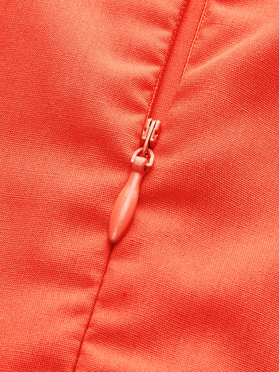 İşlemeli Fiyonk Detaylı Askılı Elbise