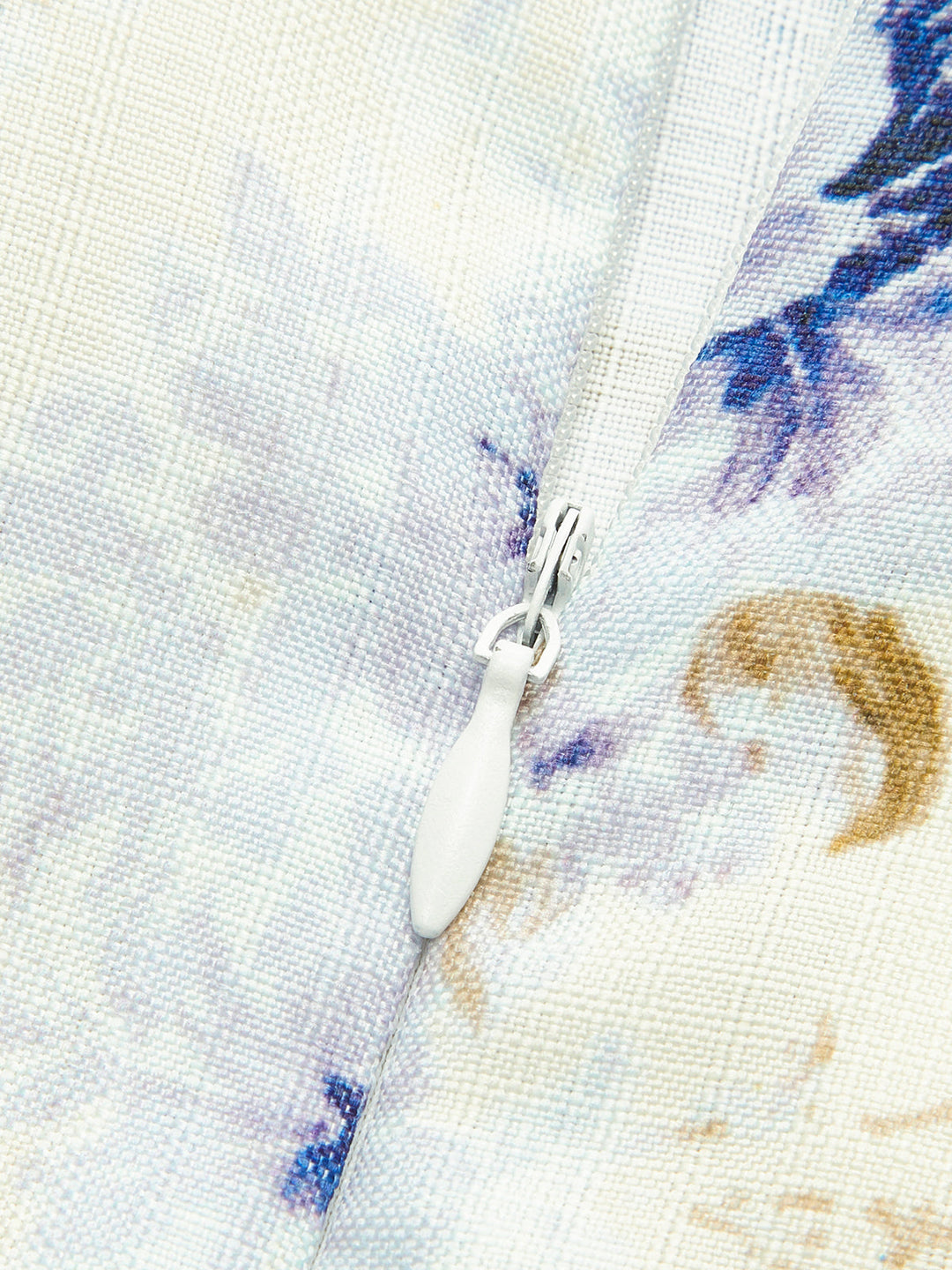 Çiçek Desenli Kabarık Kollu Elbise Kemerli