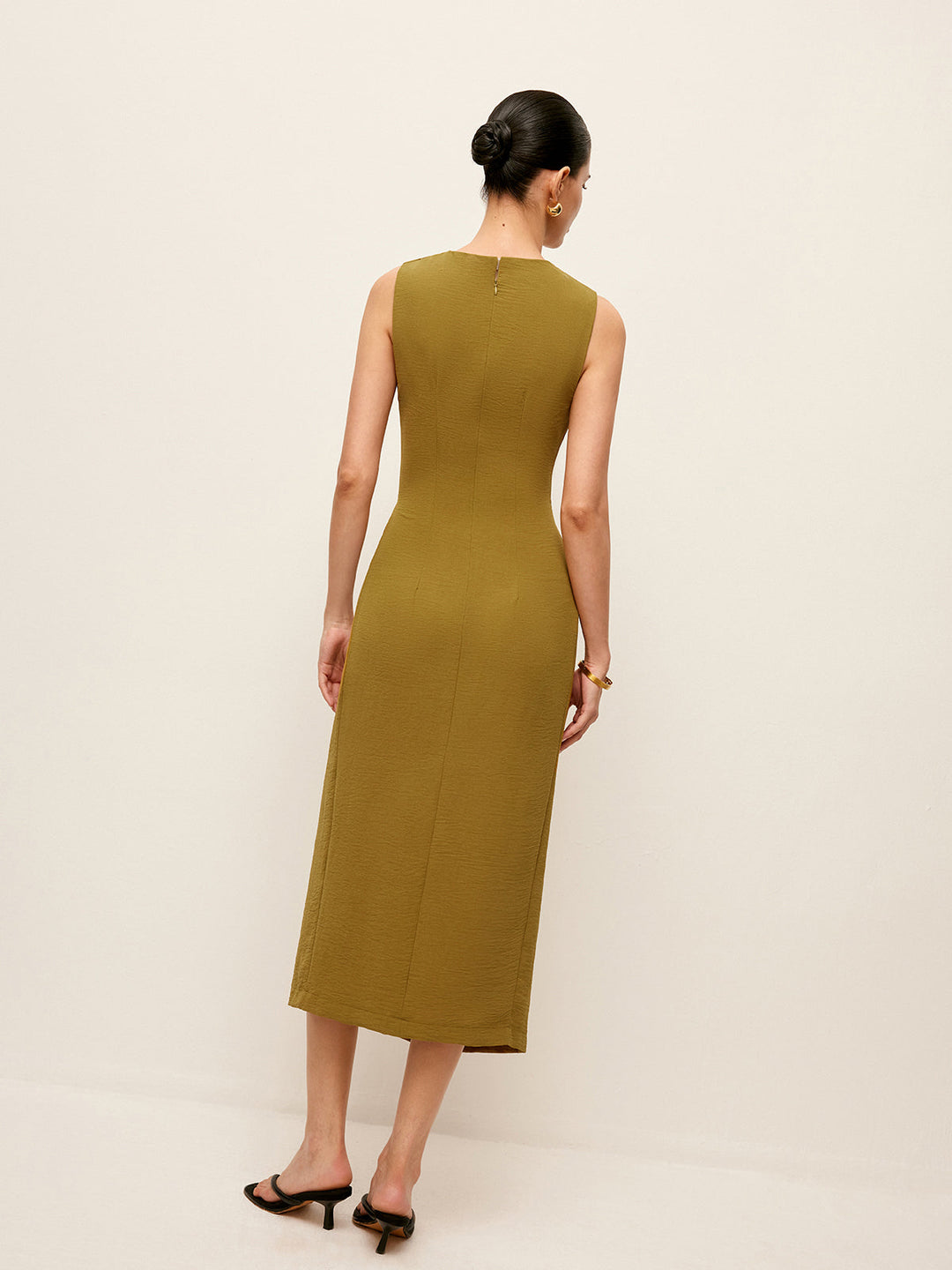 Metal Detay Büzgülü Bel Kolsuz Bölünmüş Elbise