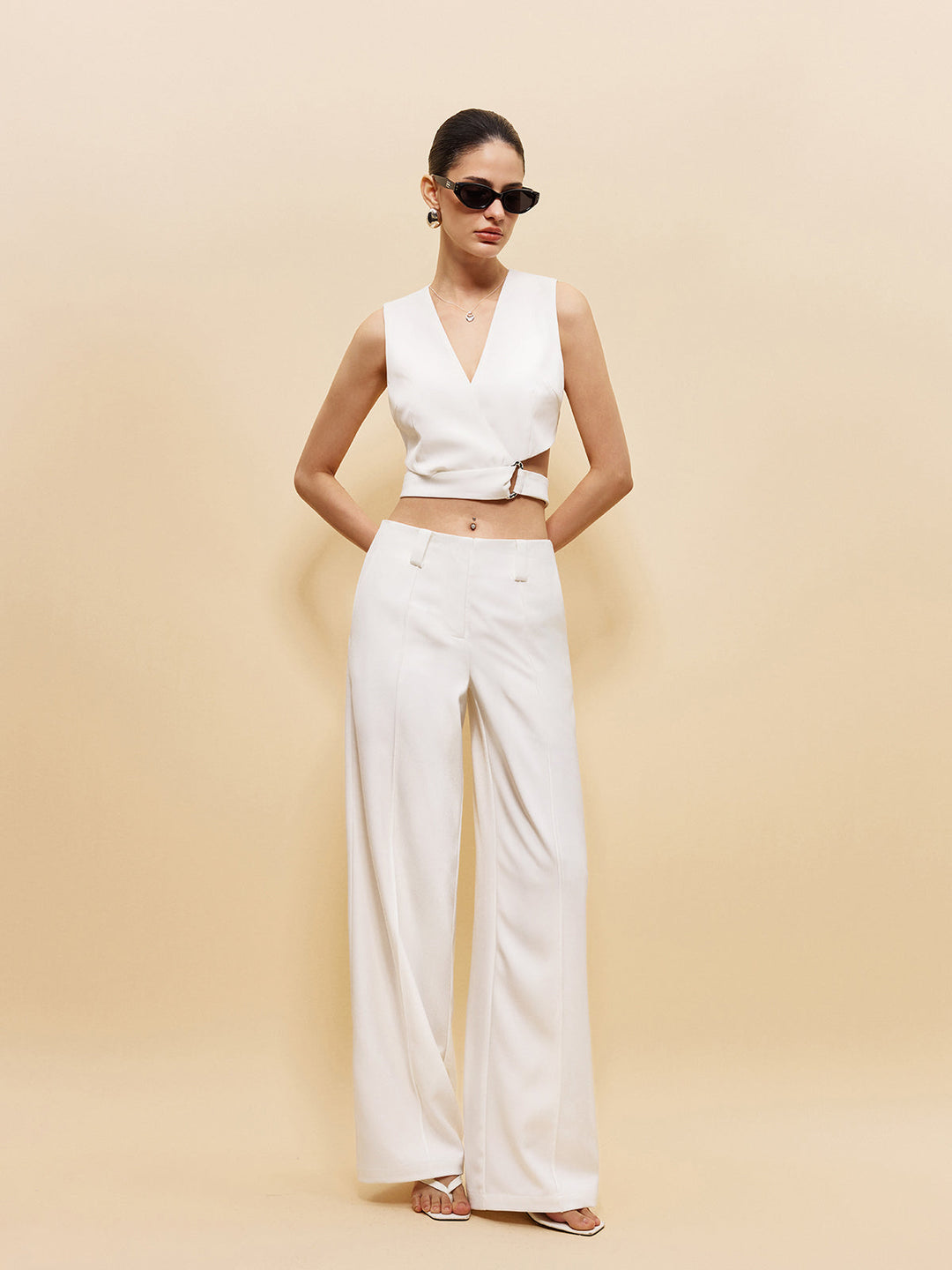 Yan Halka Detaylı V Yaka Kısa Üst