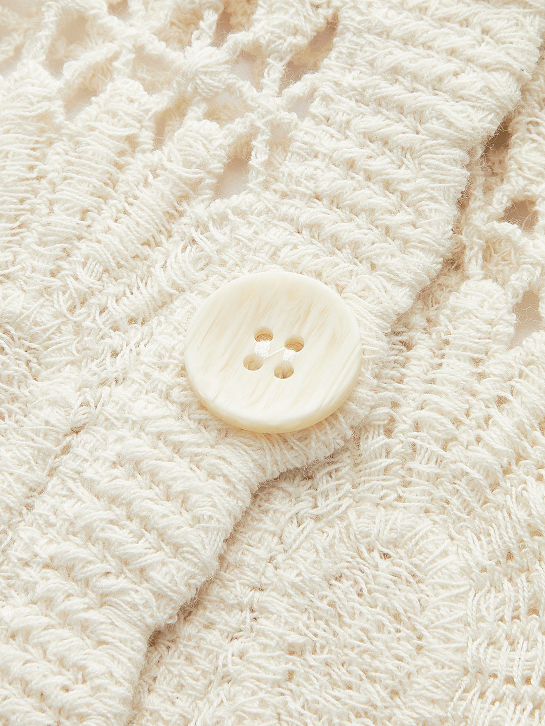 Tığ İşi Çiçekli Düğmeli Ön Hırka