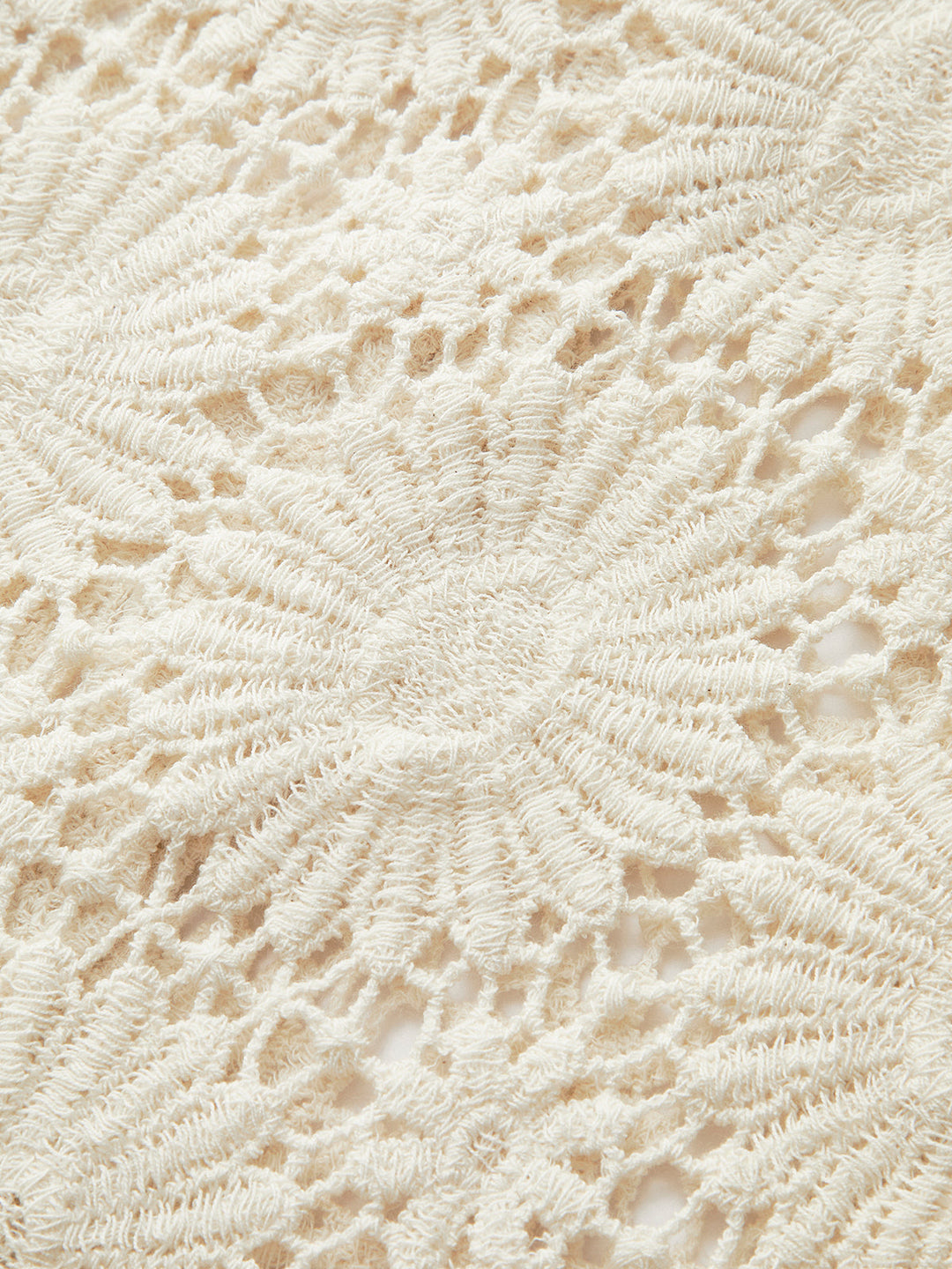 Tığ İşi Çiçekli Düğmeli Ön Hırka