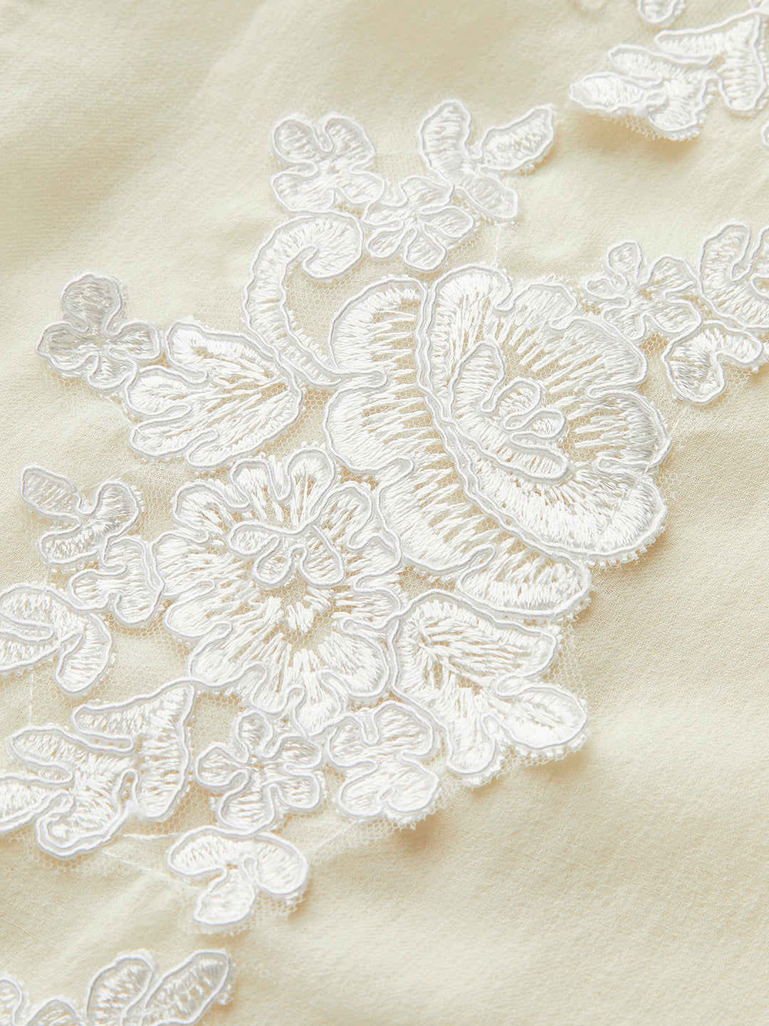 Yarı Şeffaf İşlemeli Ön Bağcıklı Gömlek