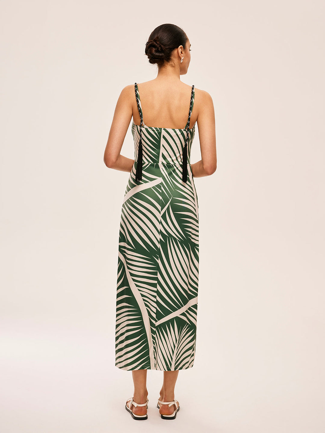 Püskül Detaylı Yırtmaçlı Askılı Elbise