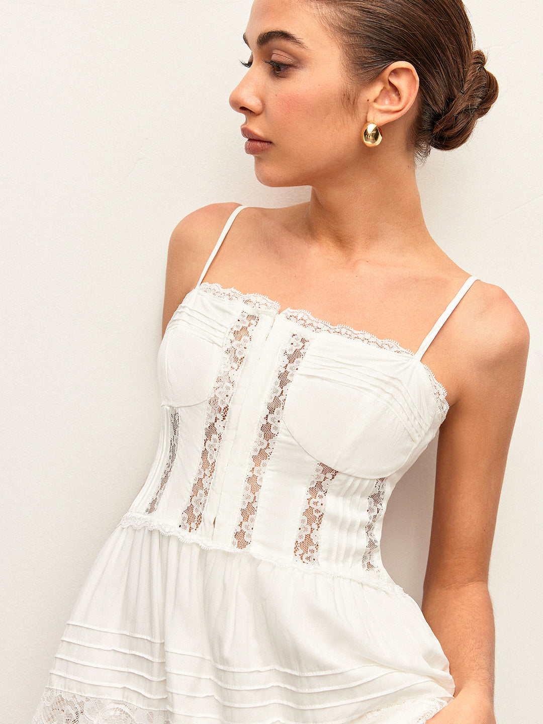 Pileli Dantel Kenarlı Kısa Elbise